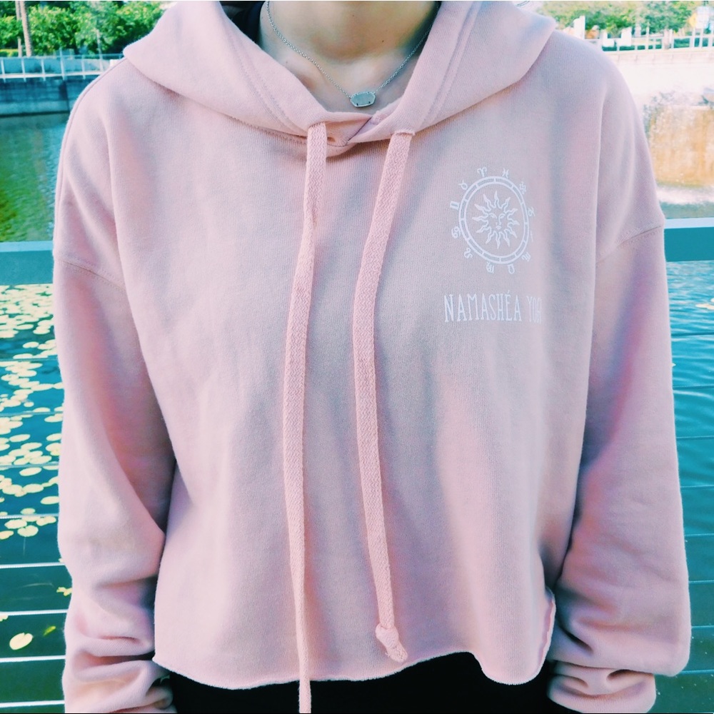 Soft Pink cropped Namashéa Yogi Sweat shirt